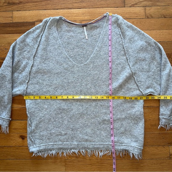 FREE PEOPLE Wool Linen Oversized Pullover Sweater Fringe Grey XS - Picture 4 of 4